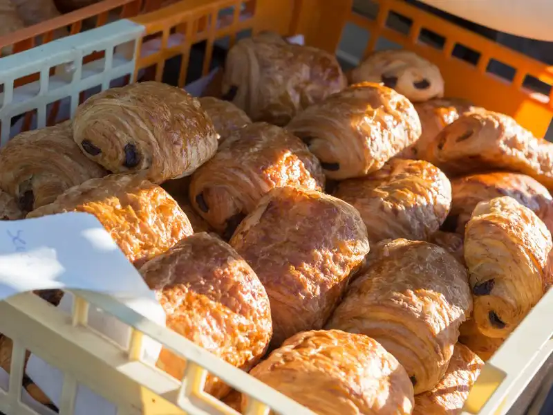 Delivery of bread, pastries and breakfasts